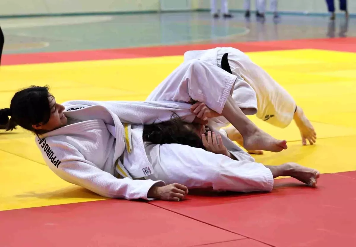 Manisa’da Judo Müsabakaları Başladı