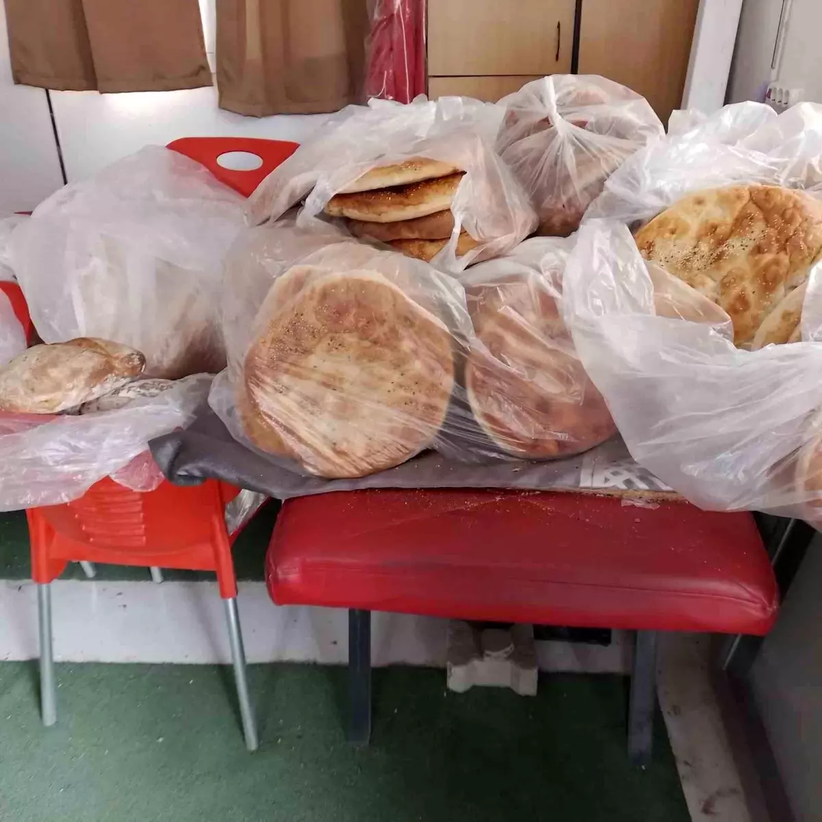 Sarıgöl’de Hayırsever Fırıncılardan Ramazan Desteği
