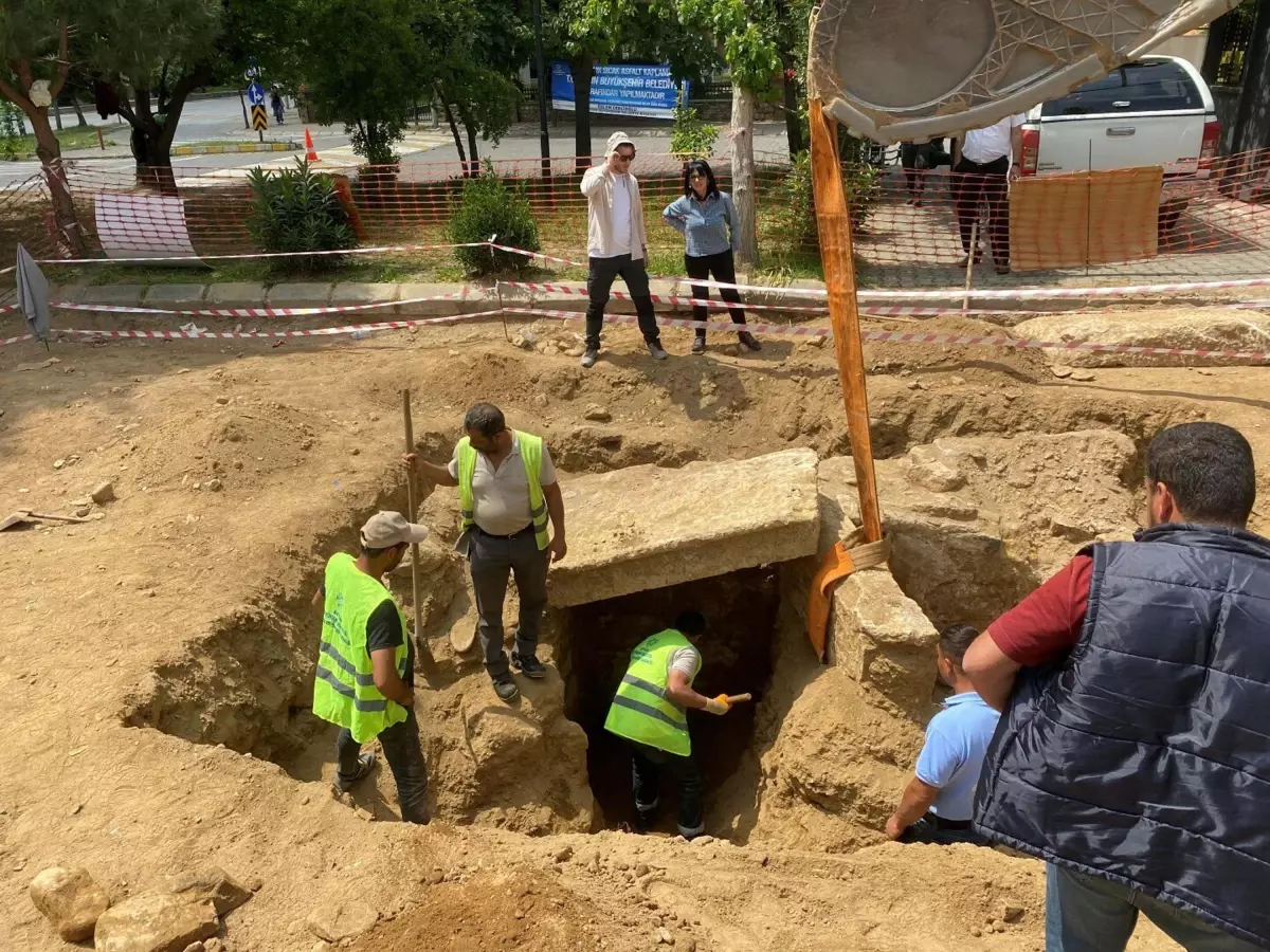 Roma Dönemi Mezarı Yol Çalışmasında Bulundu